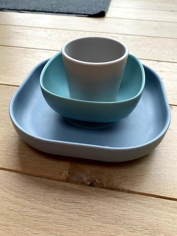 Assiettes Bol gobelet silicone bébé BEABA beschikbaar voor biedingen