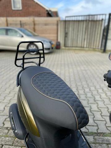 Zadel maker beschikbaar voor biedingen