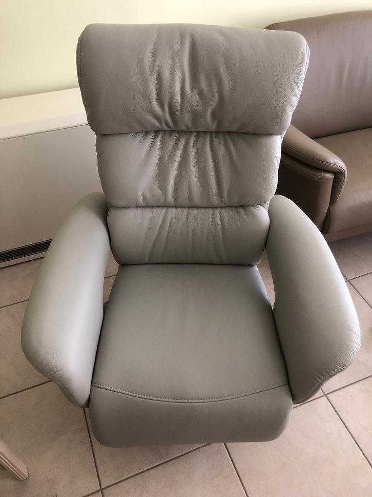 Fauteuil relax électrique en cuir - très bon état !, Maison & Meubles, Canapés | Salons, Comme neuf, Cuir, Enlèvement