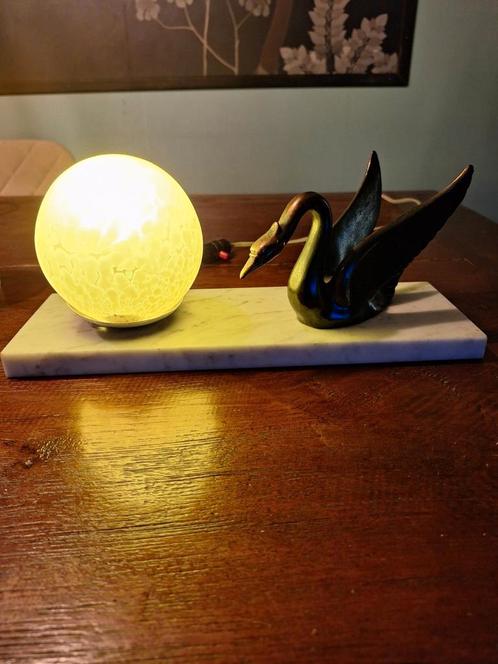 Antieke Art Deco lamp, Zwaan op marmeren basis., Antiek en Kunst, Antiek | Verlichting, Ophalen of Verzenden