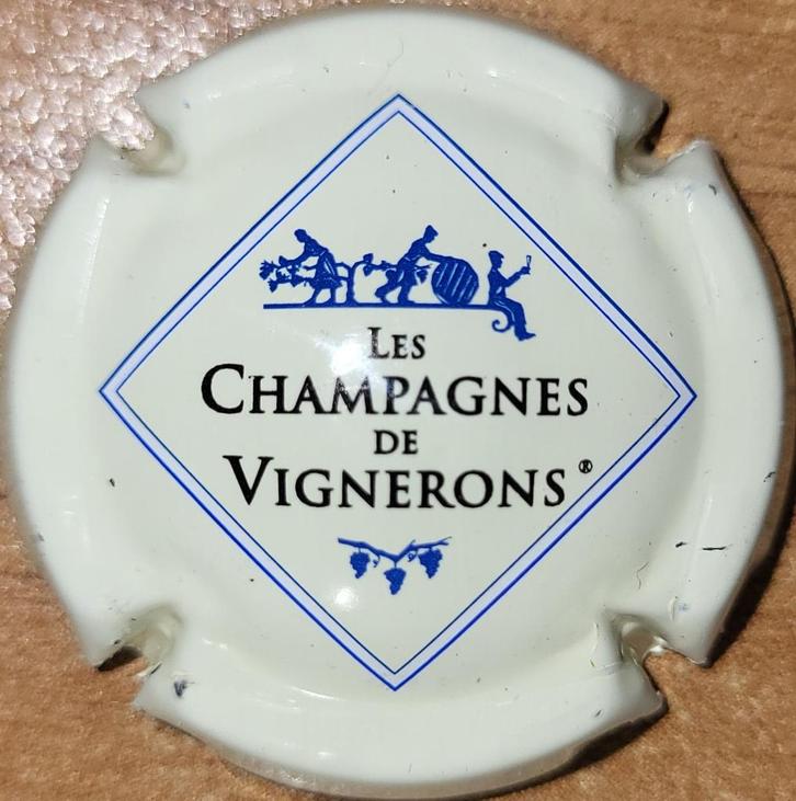 Champagnecapsule van VIGNERONS bleek crème/blauw nr 667f, Verzamelen, Wijnen, Nieuw, Champagne, Frankrijk, Ophalen of Verzenden