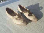 Lederen Damesschoenen met bandje  - Mt 37, Kleding | Dames, Schoenen, Schoenen met lage hakken, Beige, ?, Ophalen of Verzenden