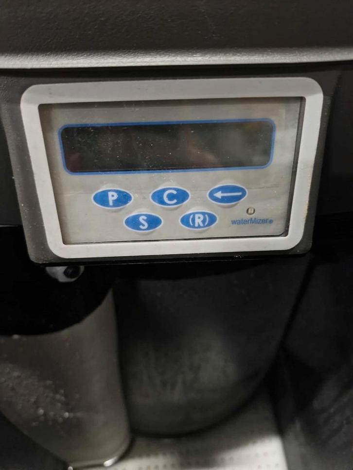 Waterontharder in perfecte staat, Elektronische apparatuur, Waterontharders, Zo goed als nieuw, Waterontharder met zout, Ophalen