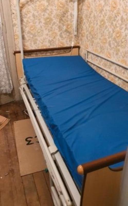 Medisch bed compleet met matras (levering mogelijk), Diversen, Verpleegmiddelen, Ophalen of Verzenden