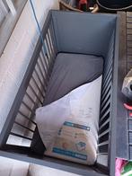 Kinderbed + matras + beschermer, Ophalen, Zo goed als nieuw