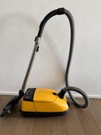 IN OPTIE Gratis: Stofzuiger Miele (werkt nog, wel oud), Elektronische apparatuur, Stofzuigers, Gebruikt, Stofzuiger, 1200 tot 1600 watt