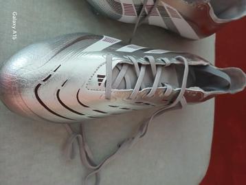 Crampons predator neufs beschikbaar voor biedingen