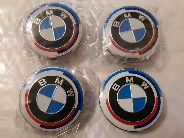 Bmw 50 Jaar naafdoppen Ø 68mm f10 f11 f30 f31 f20 f15 e60, Auto diversen, Wieldoppen, Nieuw, Ophalen of Verzenden
