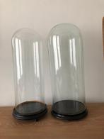 2 oude grote glazen stolpen met zwarte voet, Maison & Meubles, Accessoires pour la Maison | Cloches, Enlèvement, Utilisé