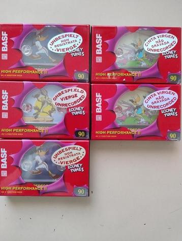 5 sealed BASF "Looney Tunes" Cassette Tapes 1995 disponible aux enchères