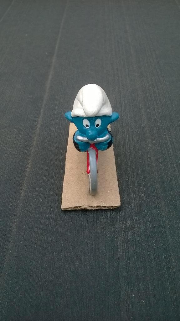 Superschtroumpf cycliste 4.0501, Collections, Schtroumpfs, Utilisé, Poupée, Figurine ou Peluche, Autres Schtroumpfs, Enlèvement ou Envoi