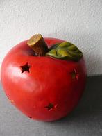 Jolie décoration en forme de pomme géante, Enlèvement