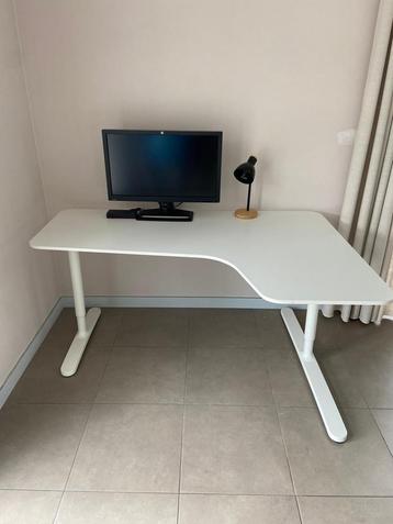 Bureau te koop beschikbaar voor biedingen