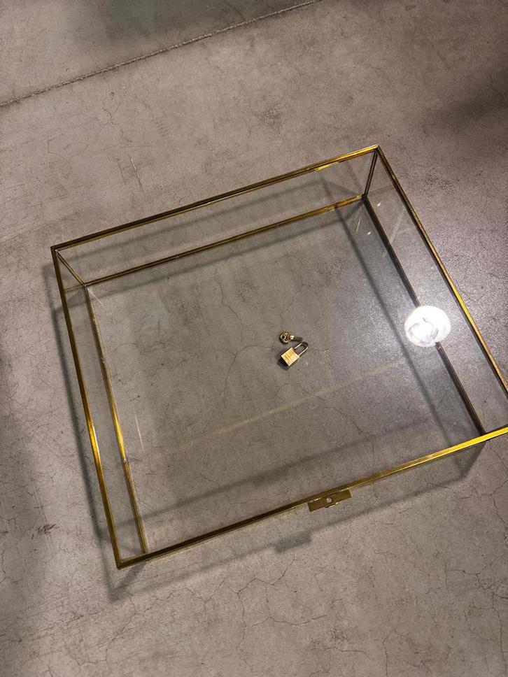 Gouden glazen vitrine juwelen kist sieraden doos en slot, Huis en Inrichting, Woonaccessoires | Overige, Zo goed als nieuw, Ophalen