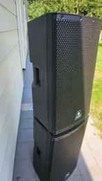 2 Actieve speakers Devine Onyx 12A + statieven, Zo goed als nieuw, 120 watt of meer, Center speaker, Ophalen