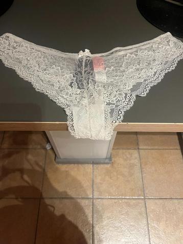 mooi kanten slipje Hunkemoller beschikbaar voor biedingen