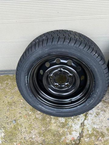 Nieuwe velgen met nieuwe banden 195/50R13  beschikbaar voor biedingen