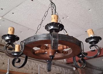 LUSTRE en fer forgé et bois "roue de chariot" à 6 lampes beschikbaar voor biedingen