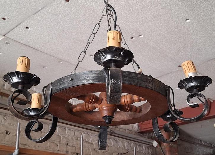 LUSTRE en fer forgé et bois "roue de chariot" à 6 lampes, Huis en Inrichting, Lampen | Kroonluchters, Hout, Ophalen