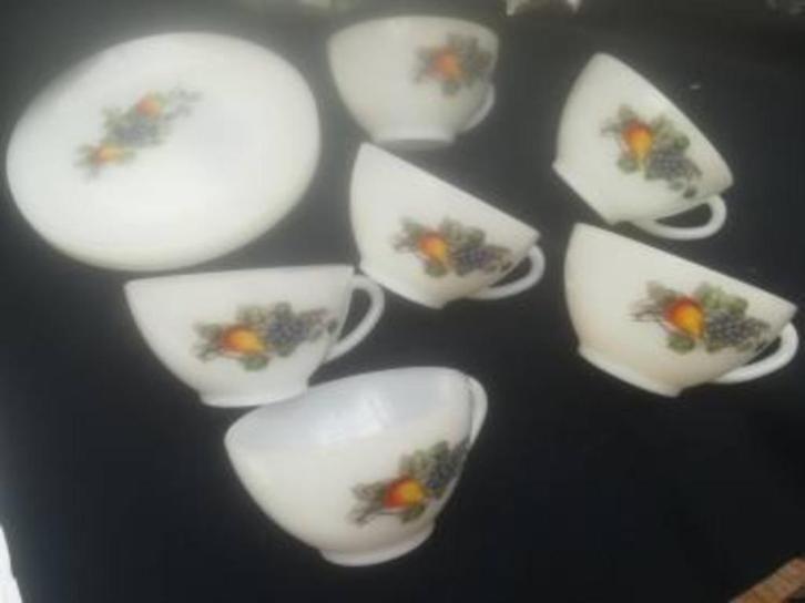 Arcopal - Fruit uit Frankrijk - 6 kopjes/schotels + dessert, Antiek en Kunst, Antiek | Servies los, Ophalen of Verzenden