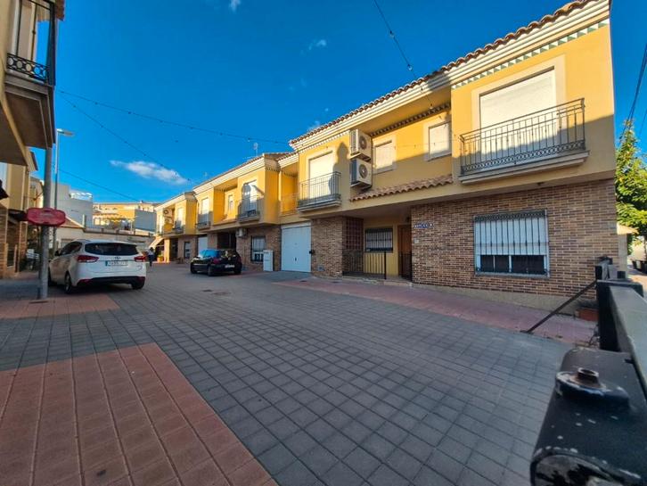 À VENDRE : MAISON MITOYENNE AVEC GARAGE EN RÉSIDENCE PRIVÉE, Immo, Étranger, Espagne, Maison d'habitation, Village