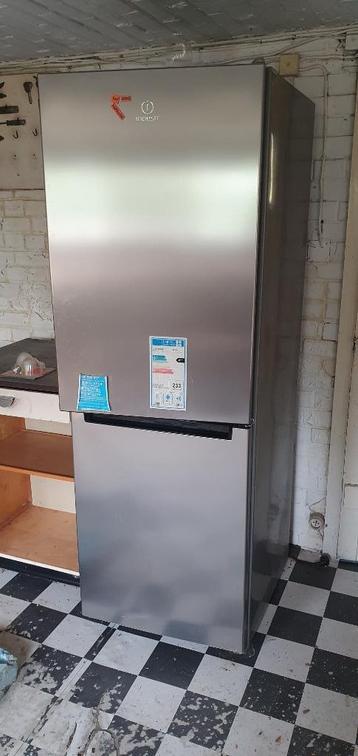 Frigo a deux compartiments beschikbaar voor biedingen