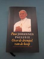 Boek Johannes Paulus II  Over de drempel van de hoop, Ophalen, Zo goed als nieuw