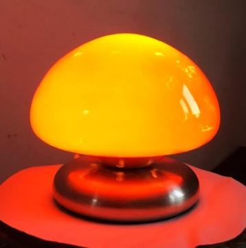 Lamp in de vorm van paddestoel beschikbaar voor biedingen