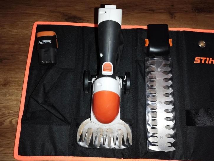 STIHL struikschaar, Tuin en Terras, Grastrimmers, Zo goed als nieuw, Accu, Ophalen