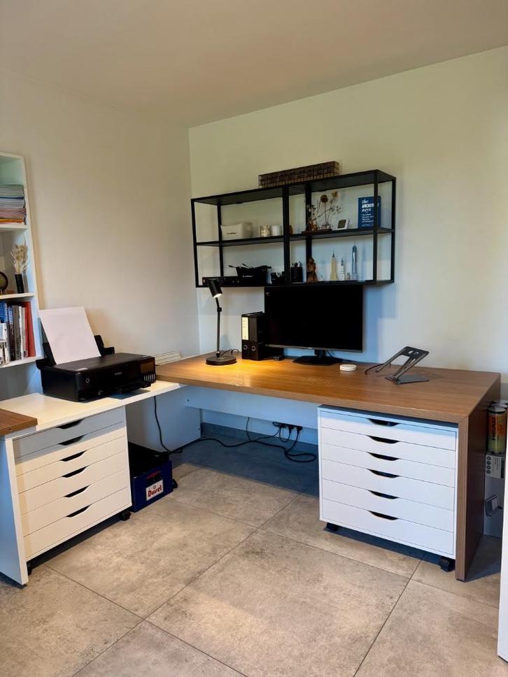 grote bureau, Huis en Inrichting, Bureaus, Zo goed als nieuw, Bureau, Ophalen