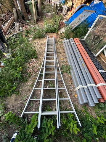 Stevige 3-delige ladder 3x14 – uitschuifbaar tot 9,05 m, Enlèvement, Utilisé, Pliable ou rétractable/escamotable, 4 mètres ou plus