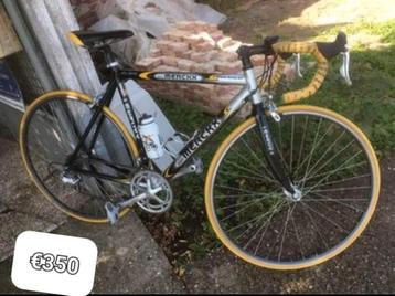 Koersfiets beschikbaar voor biedingen