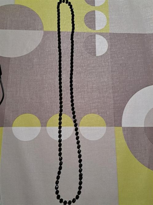 Halsketting met zwarte plastic parels, Handtassen en Accessoires, Kettingen, Zo goed als nieuw, Kunststof, Zwart, Ophalen of Verzenden