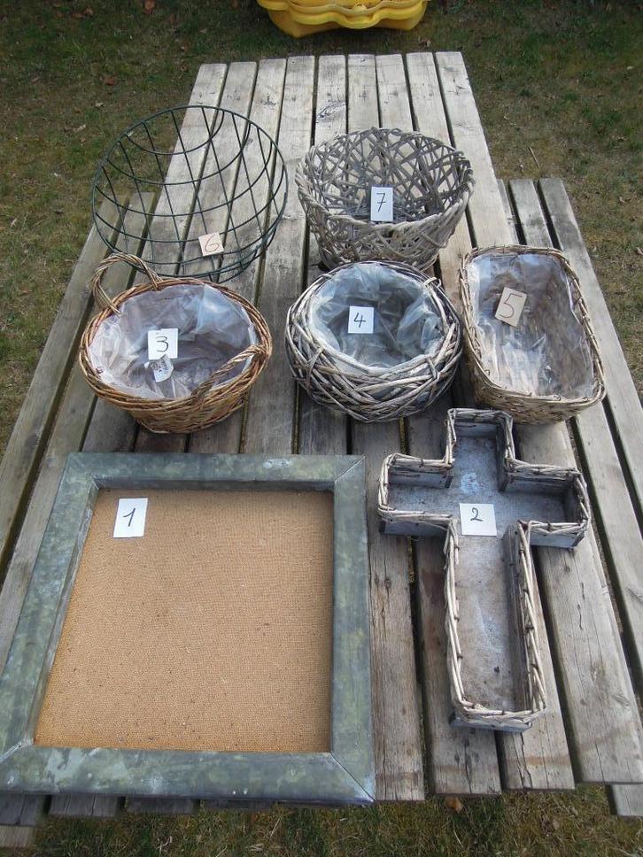 rieten mandjes bloemenmand oasismandjes, Huis en Inrichting, Woonaccessoires | Schalen en Manden, Gebruikt, Mand, Rond, Hout, Ophalen of Verzenden