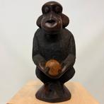 Handgesneden Afrikaanse sculptuur van een gestileerde aap., Antiek en Kunst, Ophalen of Verzenden
