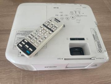 Projecteur Epson EB-U05 + ecran de projection pliable, Audio, Tv en Foto, Beamers, Ophalen