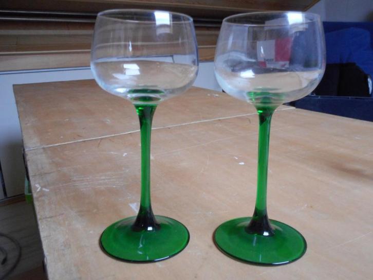 2 verres sur pied, Collections, Verres & Petits Verres, Comme neuf, Enlèvement ou Envoi