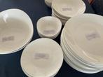IKEA DESIGN SKYN SERVIES 21986, Ophalen, Gebruikt, Porselein, Compleet servies