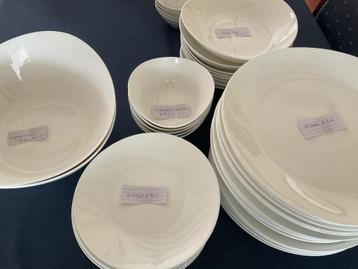 IKEA DESIGN SKYN SERVIES 21986, Enlèvement, Utilisé, Porcelaine, Service complet