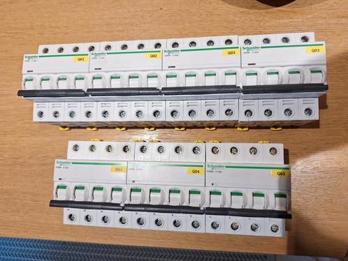 Disjoncteurs 4P 40A & 16A, Doe-het-zelf en Bouw, Elektriciteit en Kabels, Zo goed als nieuw, Ophalen of Verzenden
