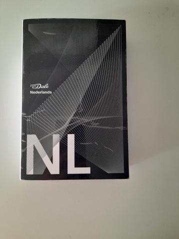 Pocketwoordenboek Nederlands Van Dale beschikbaar voor biedingen