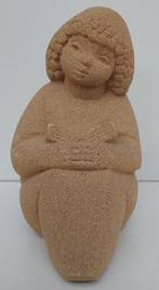 Beeldje zandsteen lezende vrouw gemerkt Stone art Belguim, Ophalen of Verzenden, Nieuw, Mens