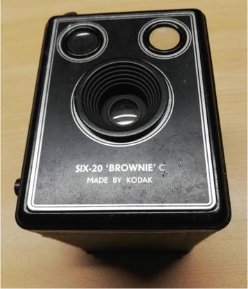 Kodak SIX-20  brownie model C met opbergtas.  beschikbaar voor biedingen
