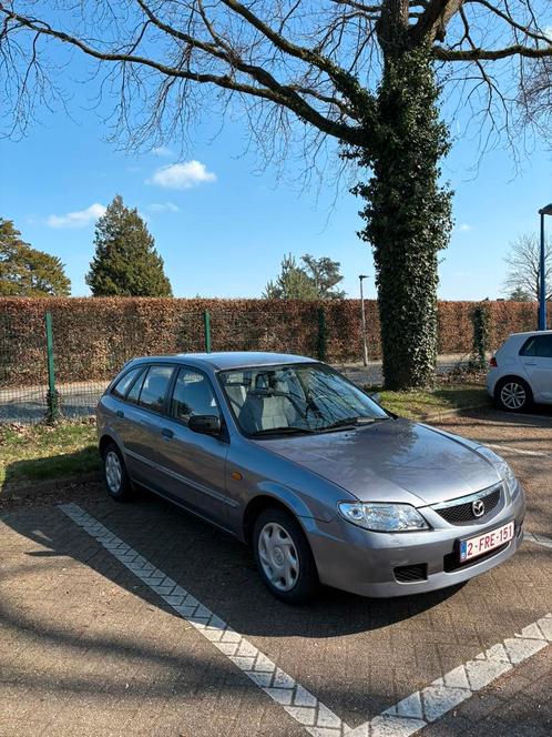 Mazda 323f 52.000km *Eerste Eigenaar*, Auto's, Mazda, Bedrijf, Benzine, Euro 4, 5 deurs, Handgeschakeld, Zilver of Grijs, Grijs