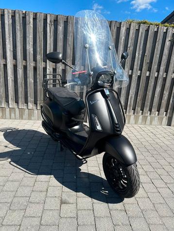 Vespa sprint A klasse Notte beschikbaar voor biedingen