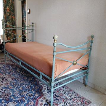 prachtig vintage bed  beschikbaar voor biedingen