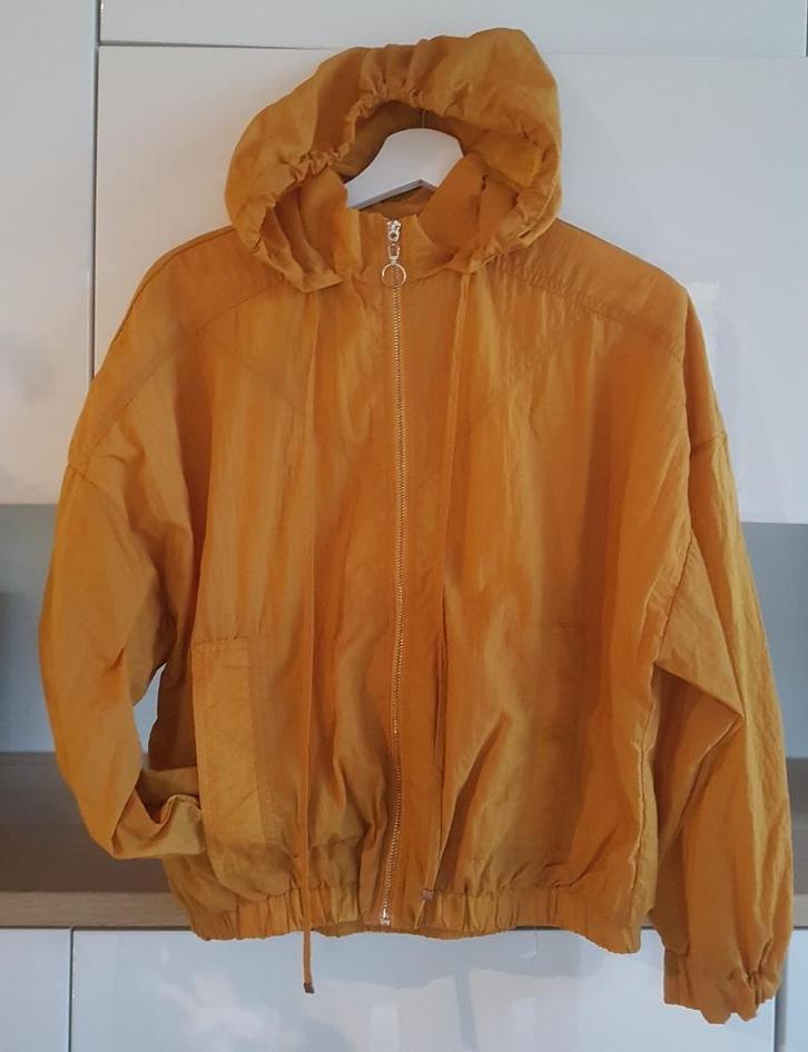 Vestje in okergeel (maat: S), Kleding | Dames, Truien en Vesten, Zo goed als nieuw, Maat 36 (S), Geel, Ophalen of Verzenden