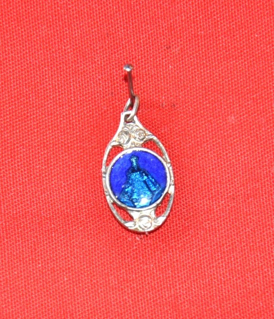 medaille religieuse ovale notre dame de tongre (x2013), Collections, Religion, Comme neuf, Christianisme | Catholique, Bijoux