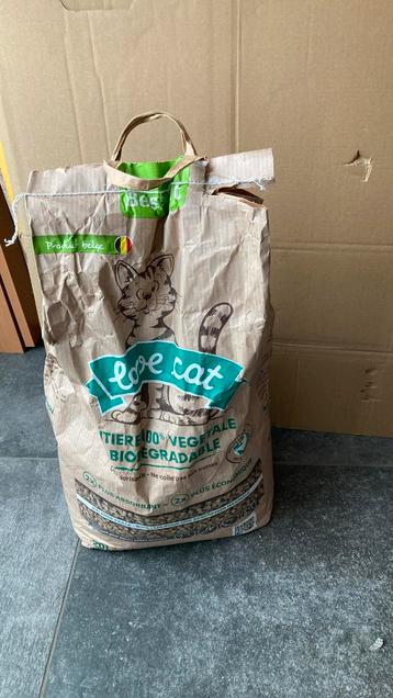 Gratis ongeveer 10 liter kattenbakvulling beschikbaar voor biedingen