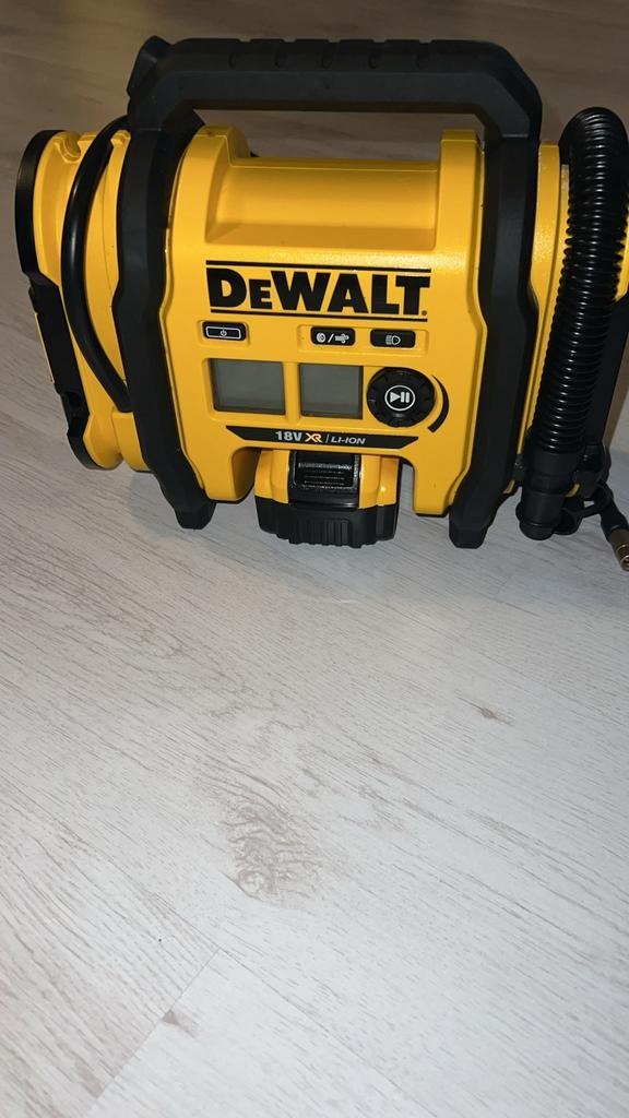 compressor Dewalt DCC018N-XJ 18v mer accu 5 ah, Auto diversen, Autogereedschap, Zo goed als nieuw, Ophalen of Verzenden